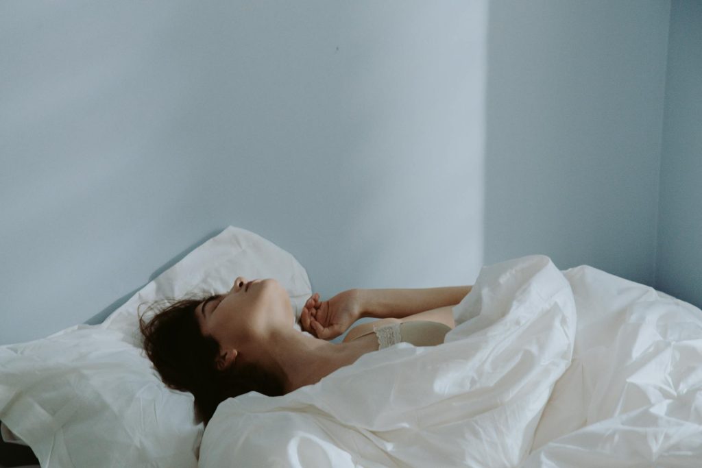 Cómo Dormir Más Rápido y Despertar con Energía